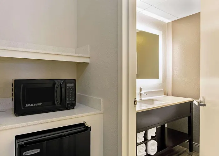 La Quinta By Wyndham Boston-Andover