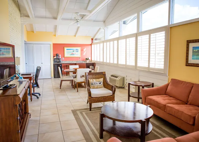 Best Western Plus Yacht Harbor Inn