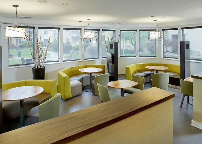Courtyard By Marriott Lansing Hotel