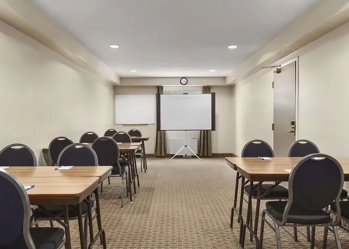 Travelodge Suites By Wyndham Saint John