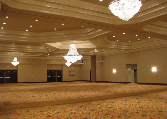 Hamilton Plaza Hotel And Conference Center