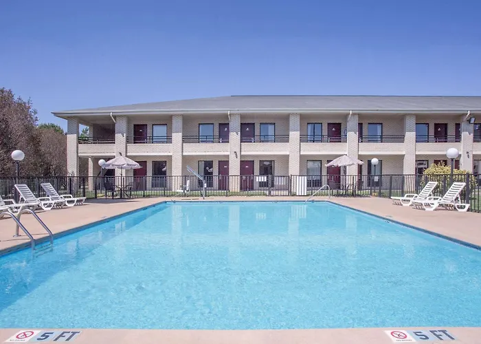 Days Inn By Wyndham Spartanburg Waccamaw