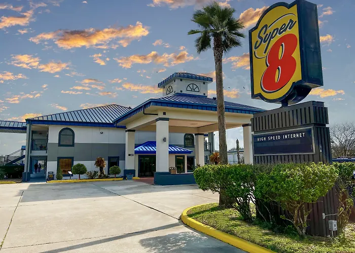 Super 8 By Wyndham Sealy