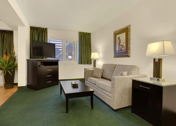 Comfort Inn & Suites Edmonton Downtown
