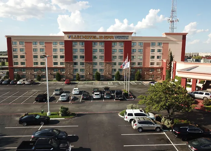 Lux Hotel & Spa Arlington