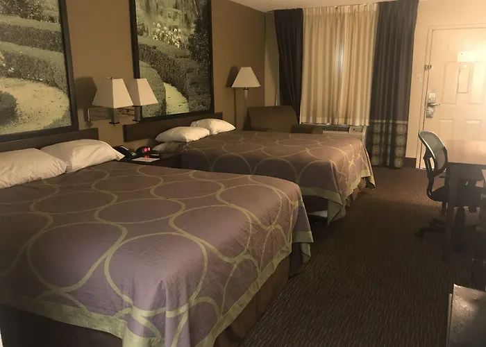 Super 8 By Wyndham Monroe
