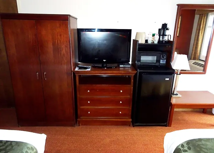 Home Town Inn & Suites