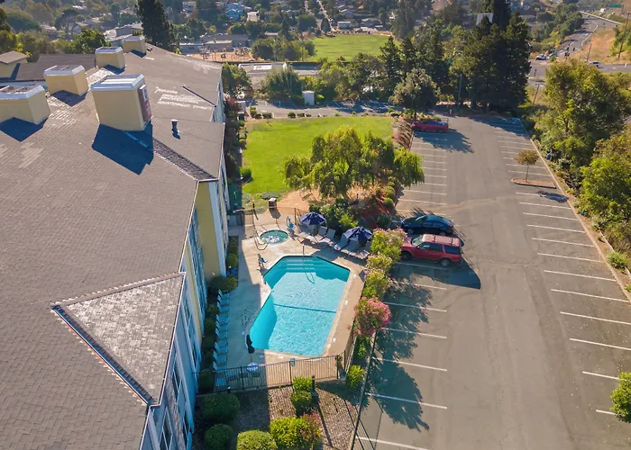 Best Western Plus Heritage Inn