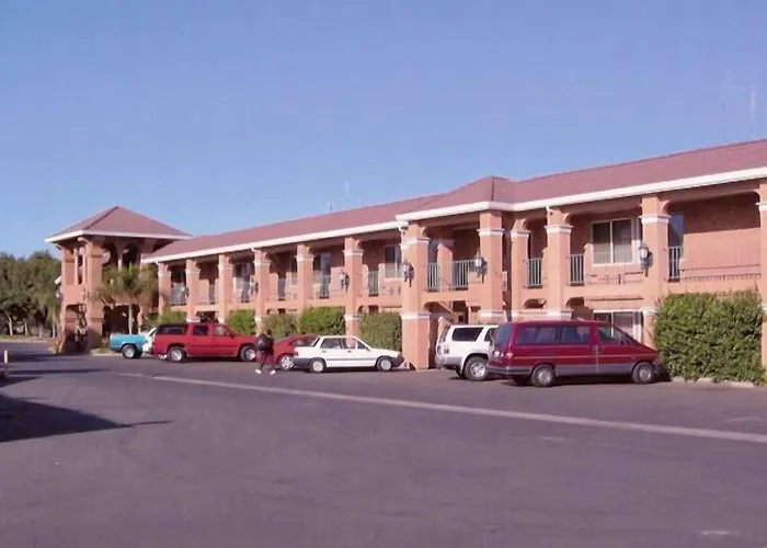 Merced Inn & Suites