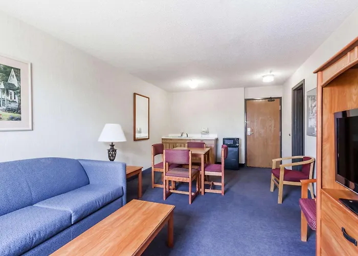 Super 8 By Wyndham Norwich Hotel