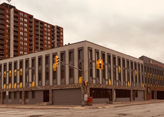 Quality Inn & Suites Downtown Windsor