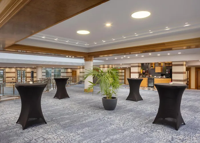 Hotel Hilton Paris Charles De Gaulle Airport à Le Mesnil-Amelot
