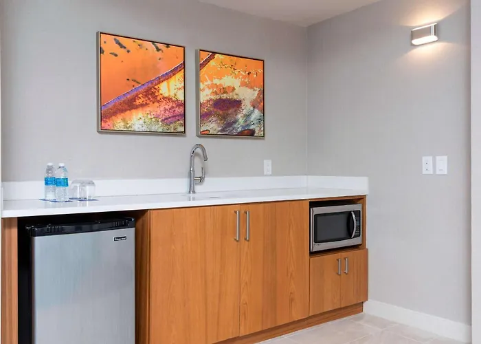 Sonesta Hotel Grand Rapids Airport