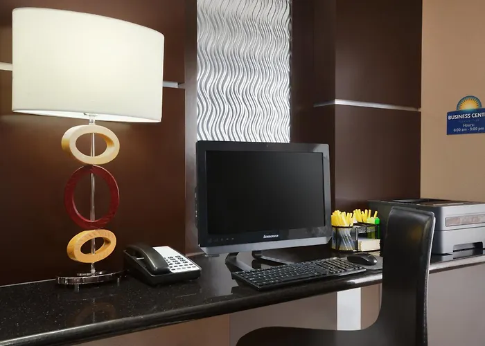 Days Inn & Suites By Wyndham Conroe North