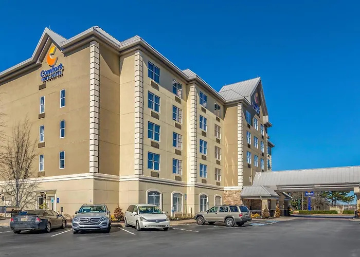 Comfort Inn & Suites Near Six Flags
