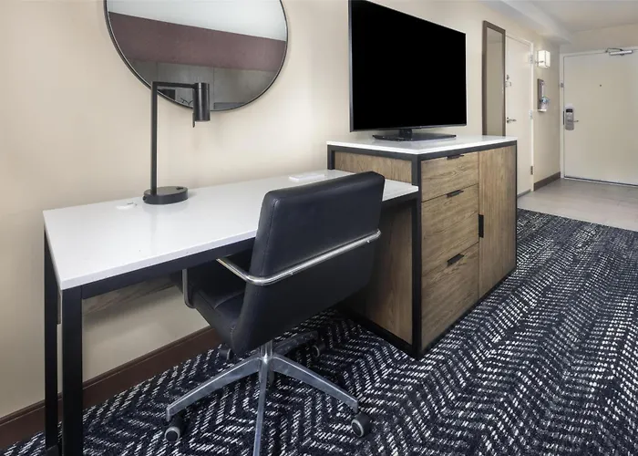 Doubletree By Hilton Manhattan, Ks
