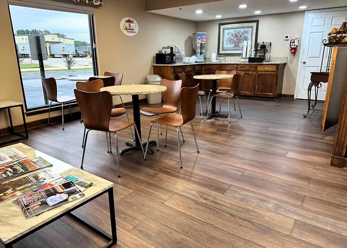 Super 8 By Wyndham Booneville