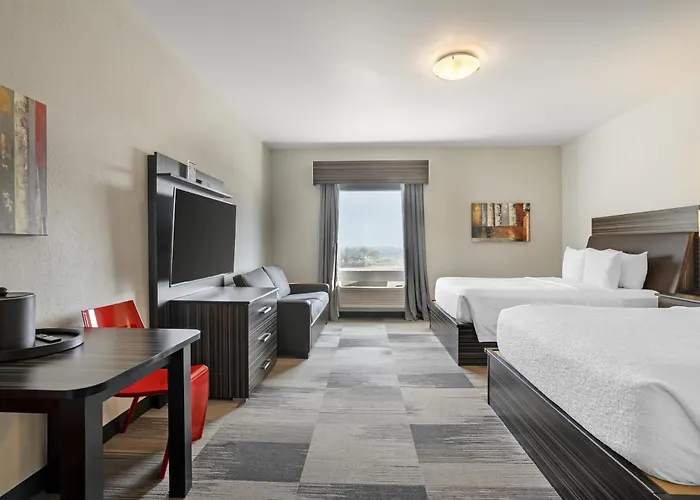 Best Western Plus Airport Inn & Suites