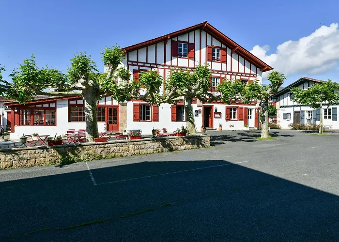 Logis Hotel Baratxartea