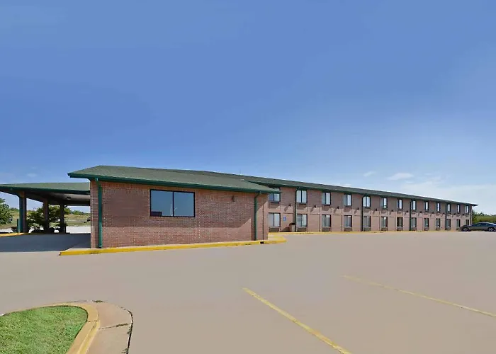Days Inn By Wyndham Ozark Springfield