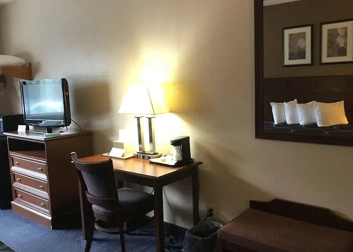 Super 8 By Wyndham Manchester Airport