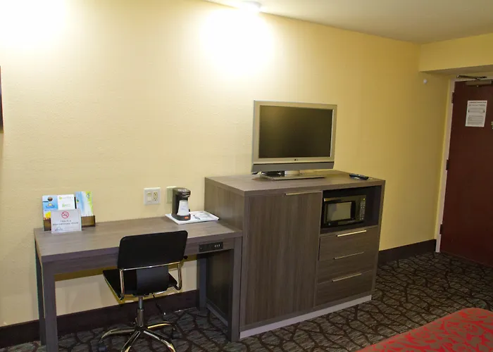 Days Inn By Wyndham Blue Springs
