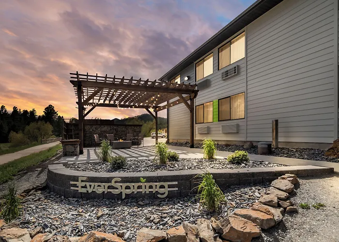 Everspring Inn & Suites