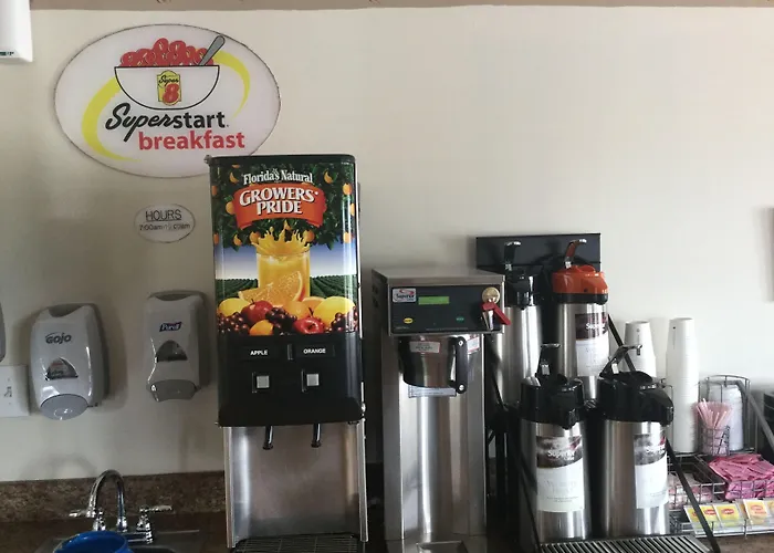 Super 8 By Wyndham New Castle