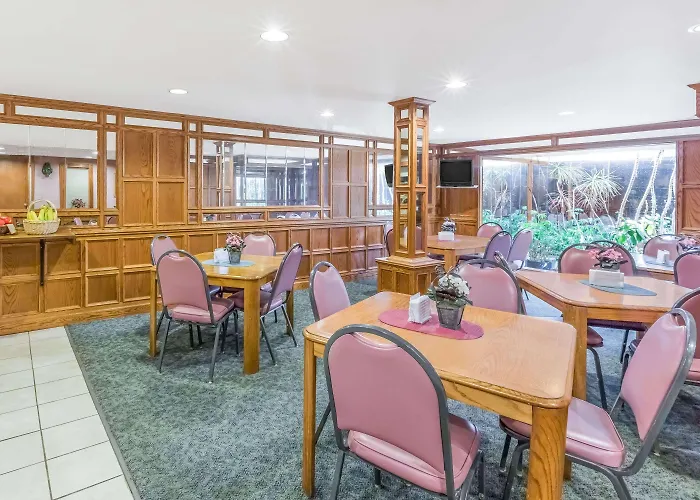 Knights Inn & Suites South Sioux City