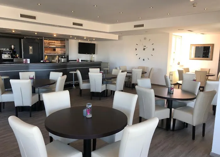 Skycity Hotel Atrigon