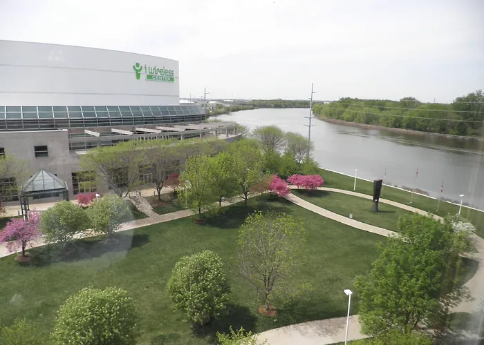 Wyndham Moline On John Deere Commons