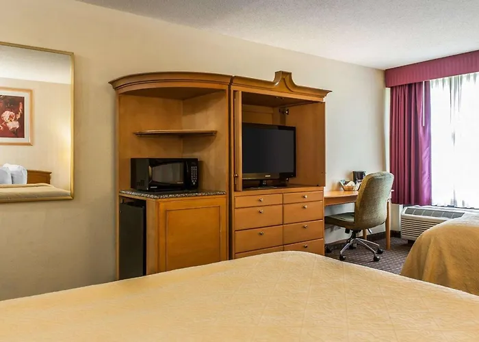 Quality Inn & Suites Shelbyville I-74