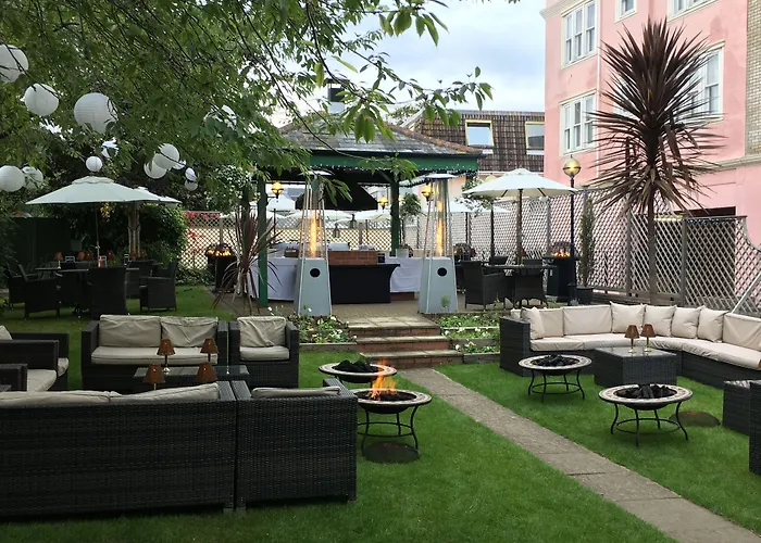 Norfolk Royale Hotel