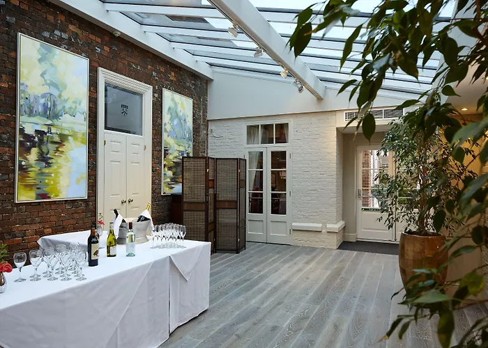 Sir Christopher Wren Hotel