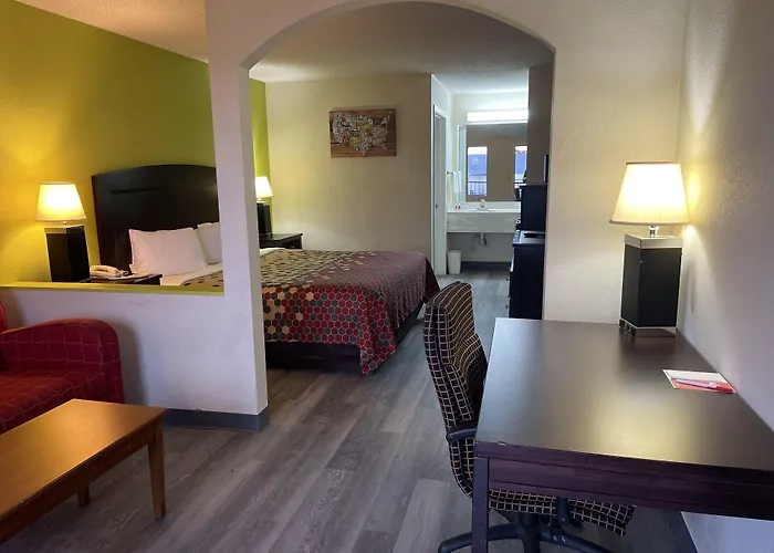 Econo Lodge Inn & Suites Sweetwater I-20