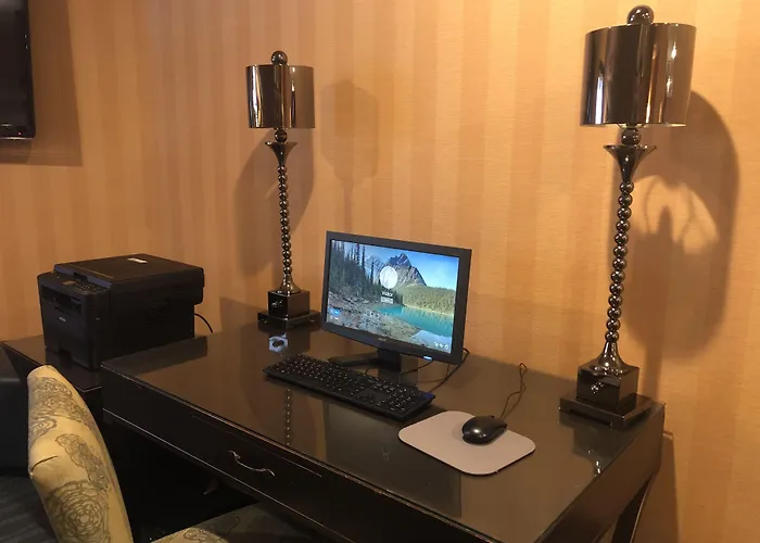 Ivy Court Inn And Suites