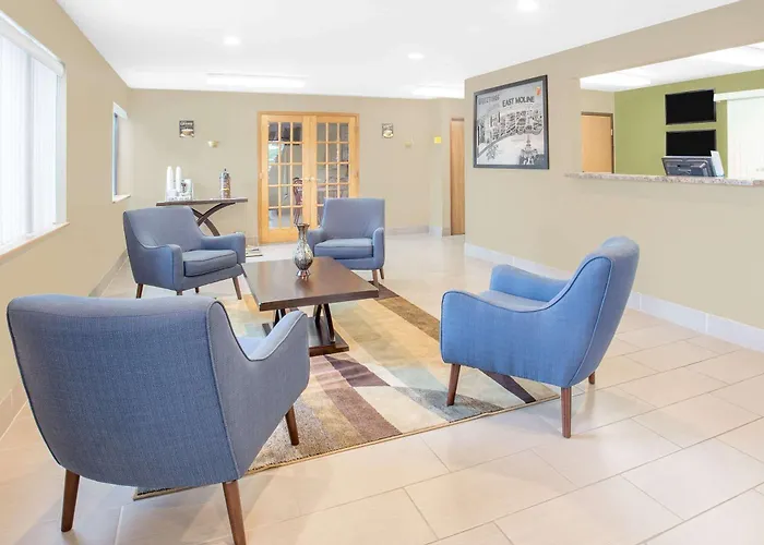 Super 8 By Wyndham East Moline Hotel