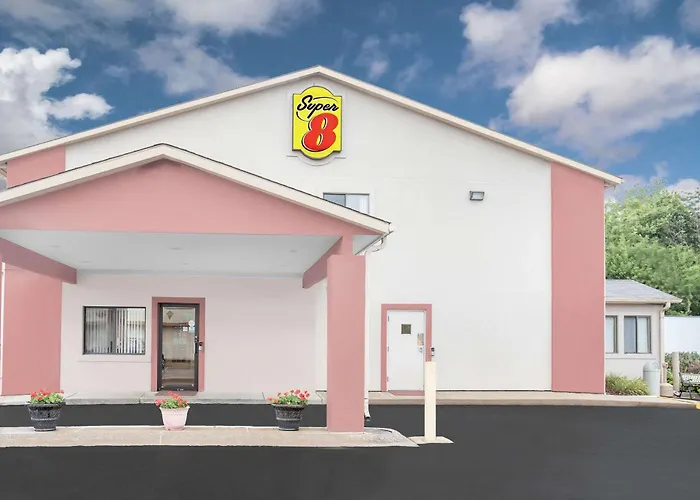 Super 8 By Wyndham East Moline Hotel