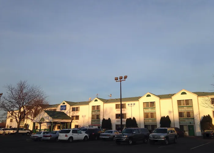 Travelodge By Wyndham Brooklyn Center