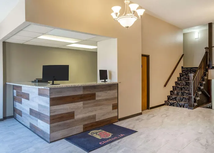 Super 8 By Wyndham Clinton