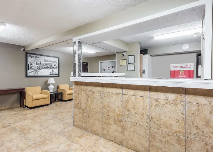 Super 8 By Wyndham Bloomington Normal