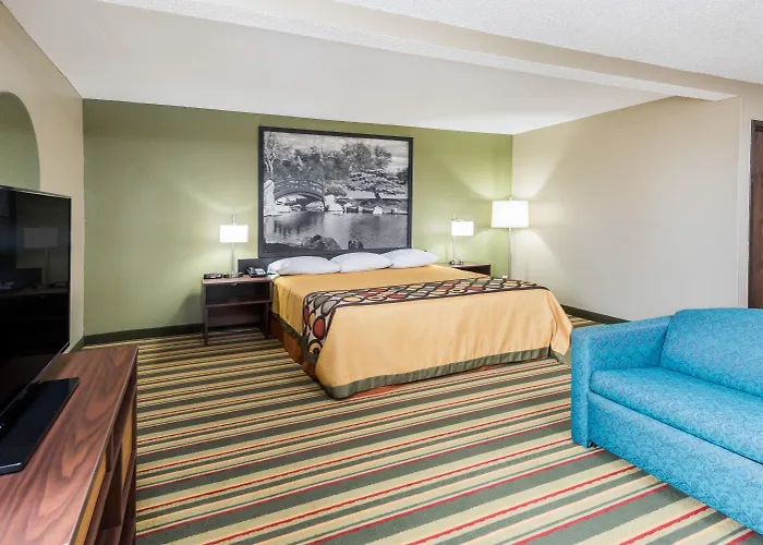 Super 8 By Wyndham Bloomington Normal