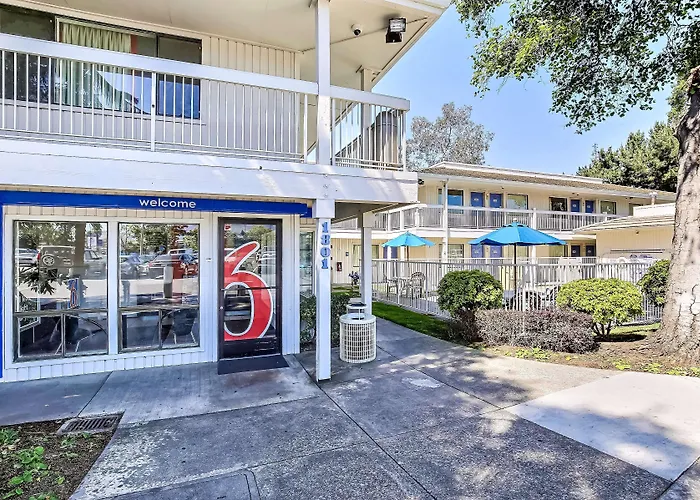 Motel 6-Oakland, CA - Embarcadero