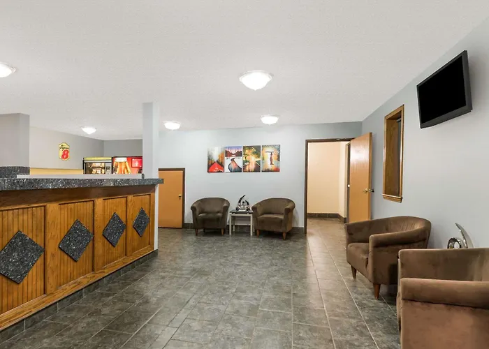 Super 8 By Wyndham Topeka/Wanamaker Rd/I-70