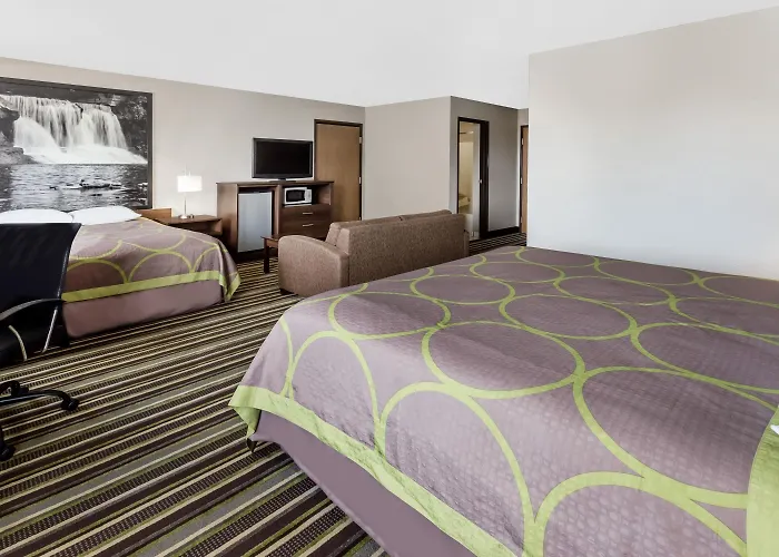 Super 8 By Wyndham Plymouth