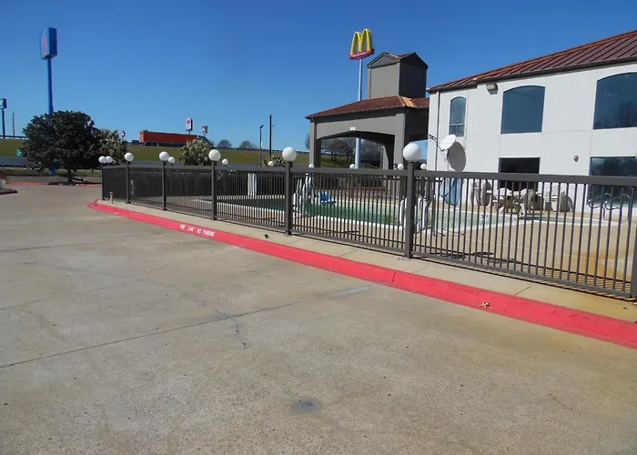 Motel 6-Ennis, Tx