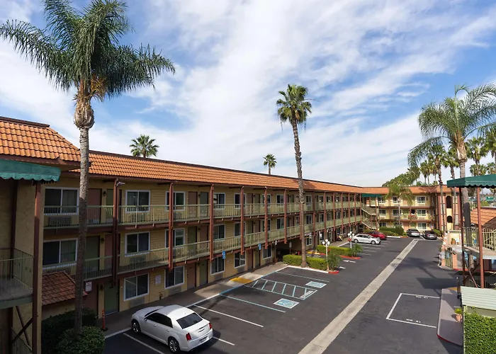 Super 8 By Wyndham Anaheim/Disneyland Drive