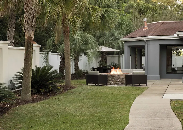 Courtyard By Marriott Pensacola