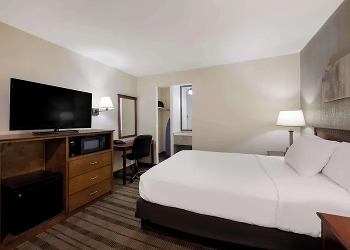 Surestay Plus By Best Western Woodbury Inn