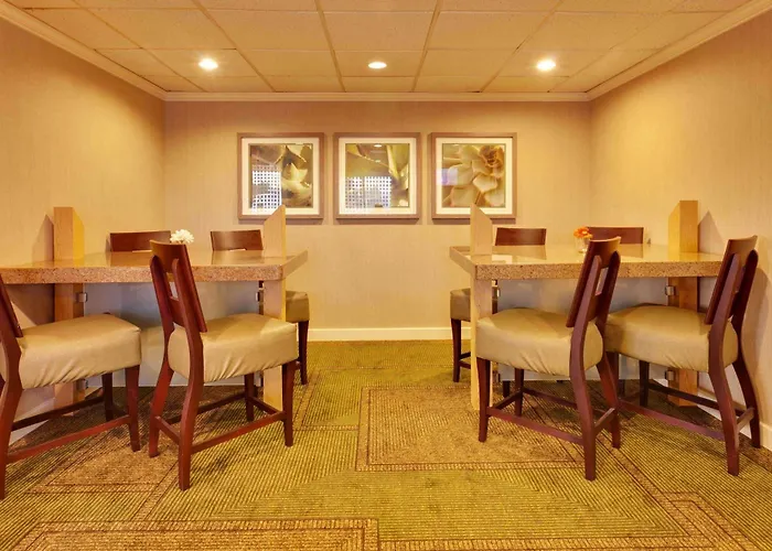 La Quinta By Wyndham Plattsburgh
